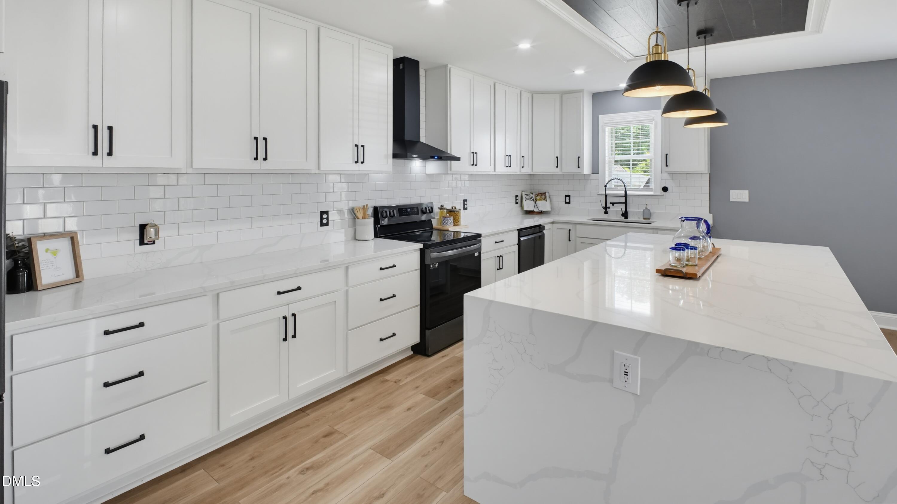 730 NW Boulevard Clinton, NC 28328 - Photo 1 of 68 Sleek Finishes!