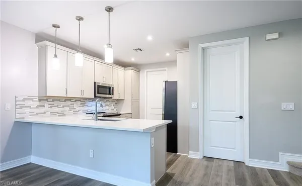 $3,200 | 7320 Rockefeller Drive, Naples, FL 34119