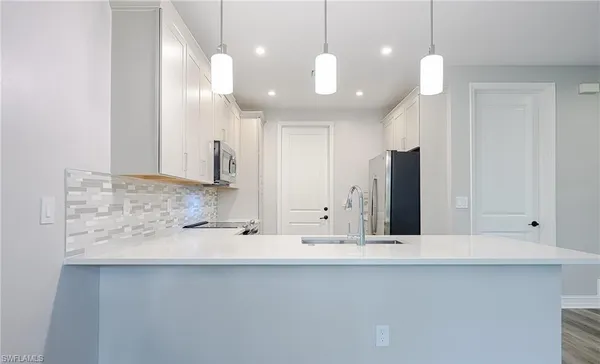 $3,200 | 7320 Rockefeller Drive, Naples, FL 34119