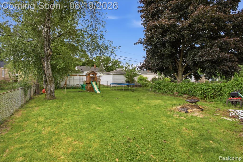 529 Champaign Road Lincoln Park, MI 48146 - Photo 18 of 25