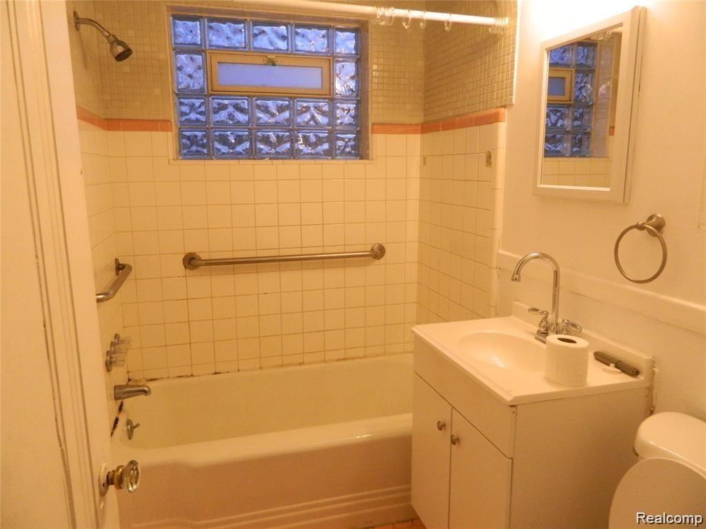 19515 Moross Road Detroit, MI 48224 - Photo 5 of 11