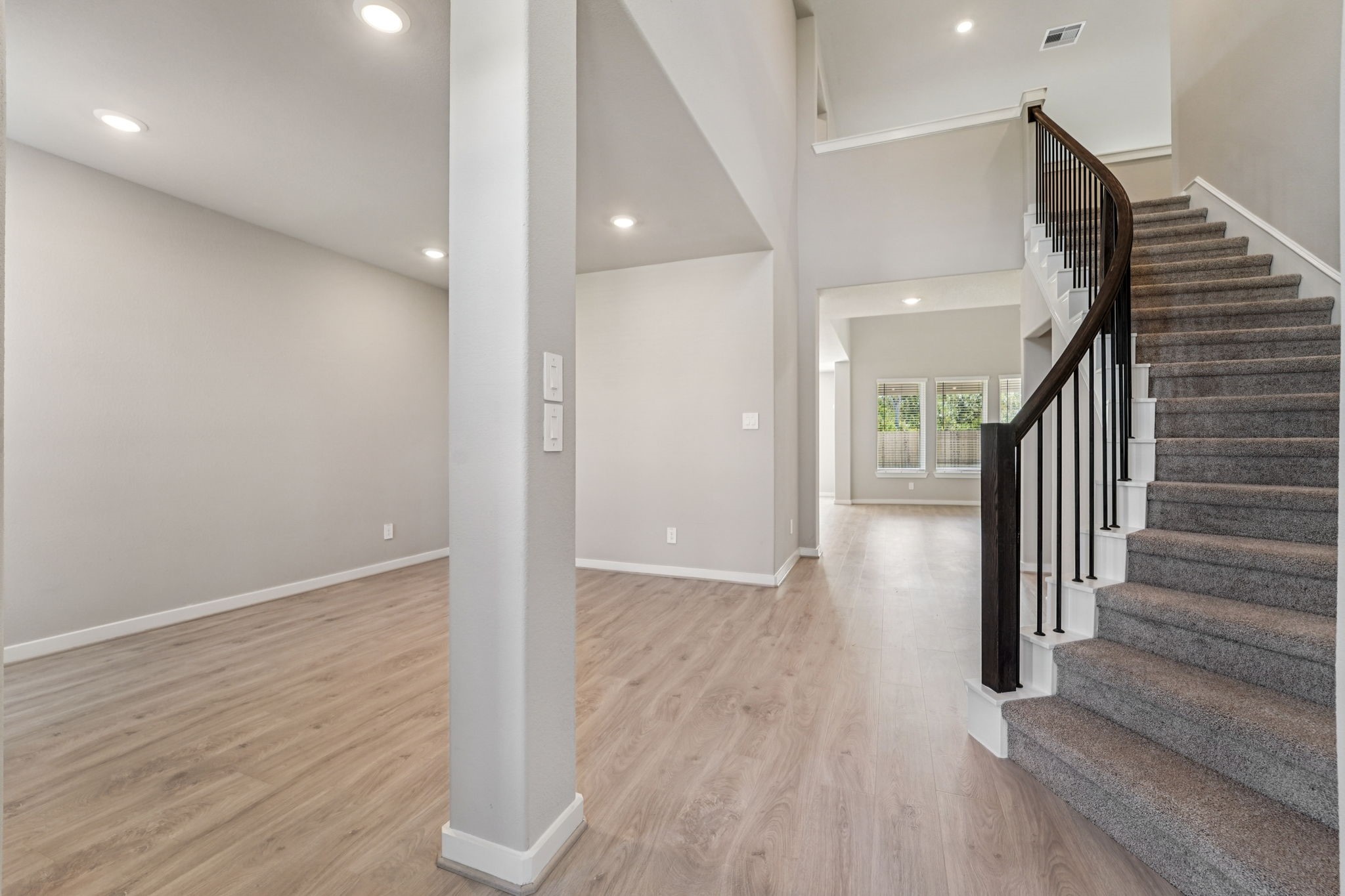 5718 Chamberlain Crossing Rosenberg, TX 77471 - Photo 13 of 41 Photo is not of the actual home, but is an inspirational photo of builder’s model home and may depict options, furnishings, and/or decorator features that are not included