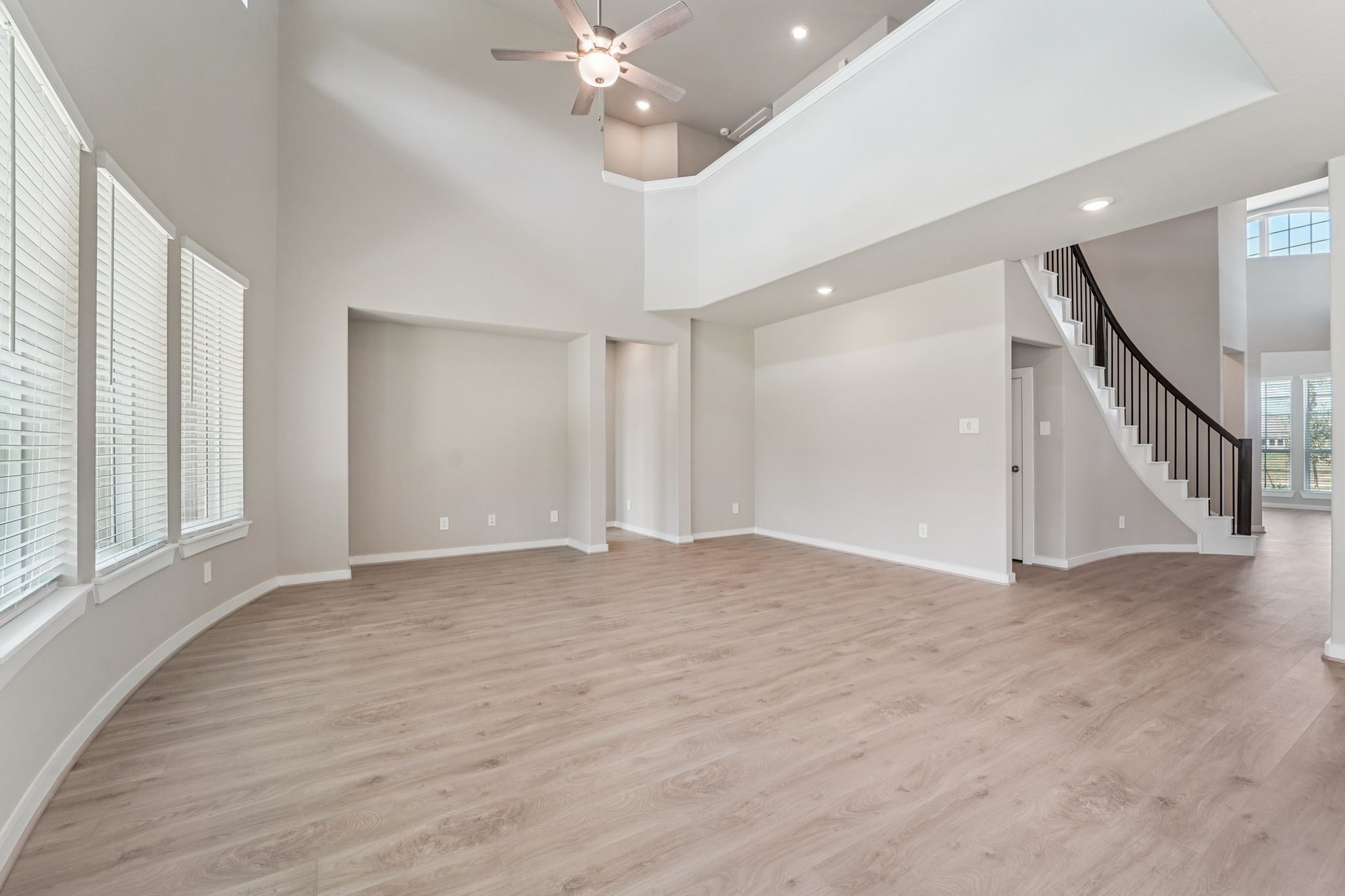 5718 Chamberlain Crossing Rosenberg, TX 77471 - Photo 16 of 41 Photo is not of the actual home, but is an inspirational photo of builder’s model home and may depict options, furnishings, and/or decorator features that are not included