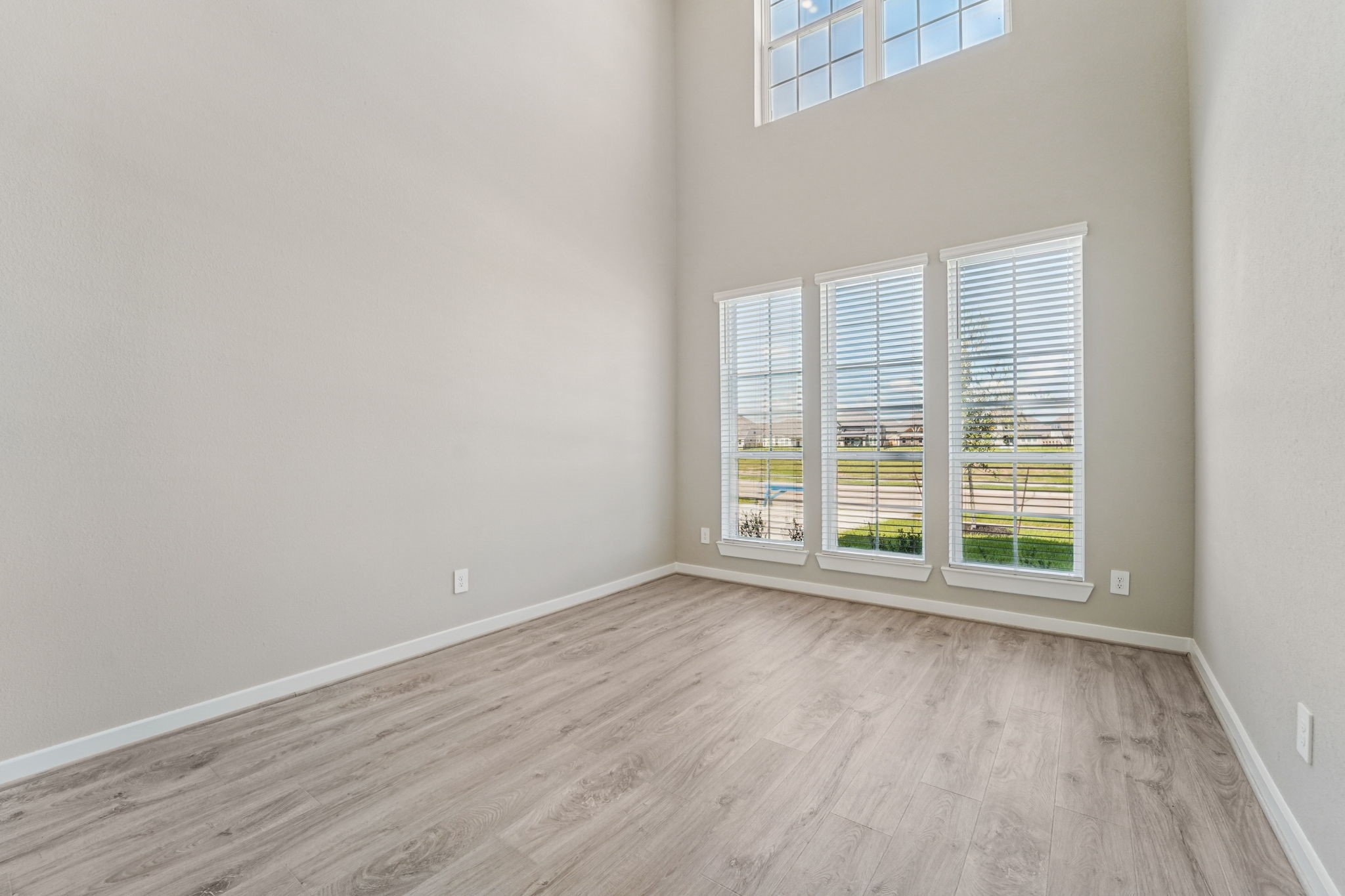 5718 Chamberlain Crossing Rosenberg, TX 77471 - Photo 18 of 41 Photo is not of the actual home, but is an inspirational photo of builder’s model home and may depict options, furnishings, and/or decorator features that are not included
Photo is not of the actual home, but is an inspirational photo of builder’s model home and may depict options, furnishings, and/or decorator features that are not included