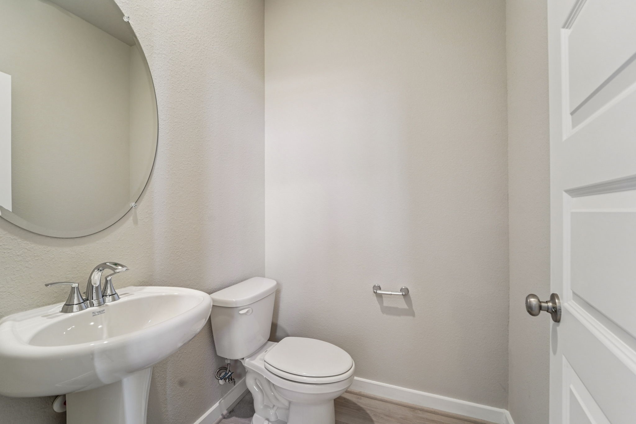 5718 Chamberlain Crossing Rosenberg, TX 77471 - Photo 23 of 41 Photo is not of the actual home, but is an inspirational photo of builder’s model home and may depict options, furnishings, and/or decorator features that are not included