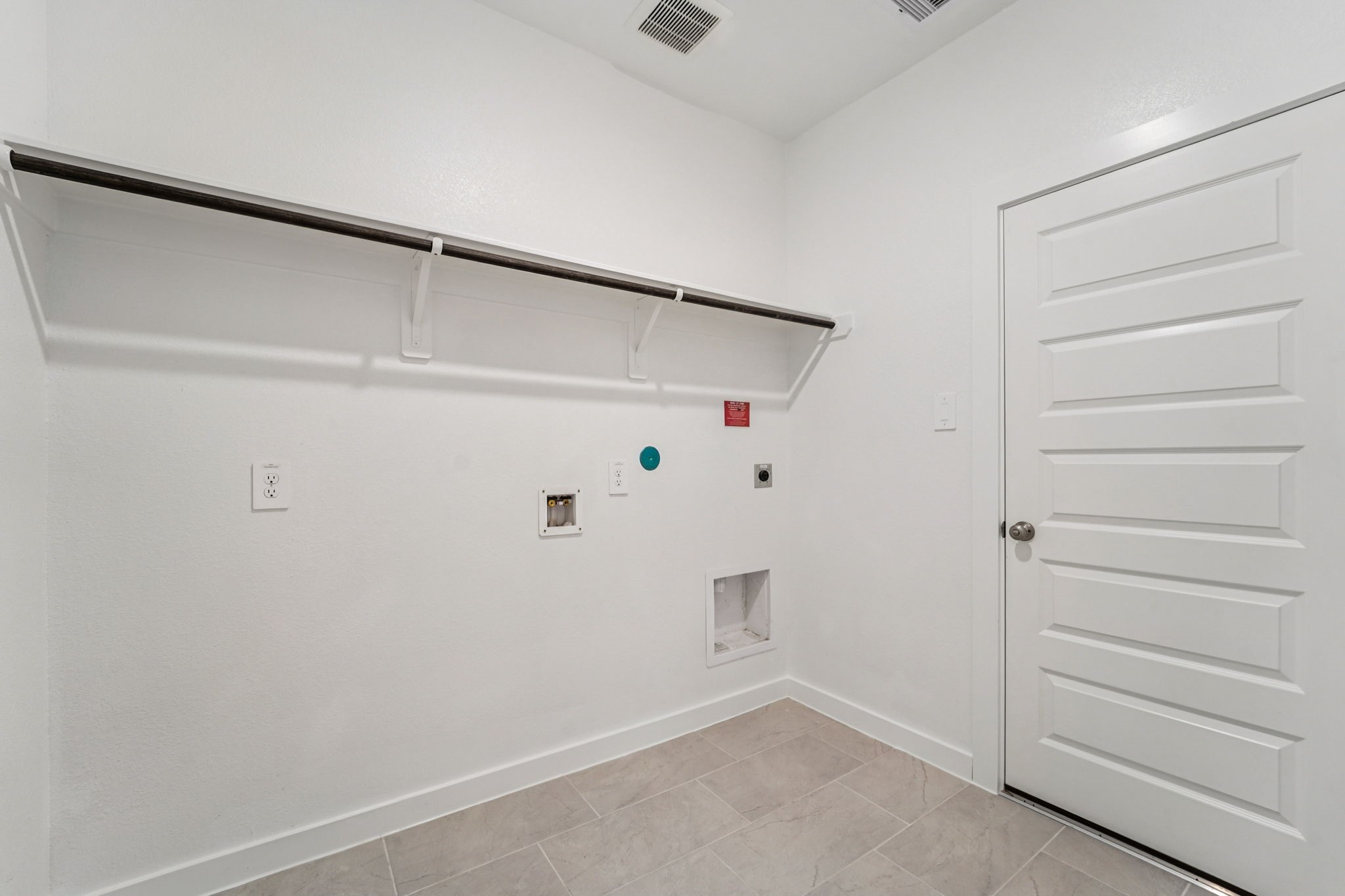 5718 Chamberlain Crossing Rosenberg, TX 77471 - Photo 24 of 41 Photo is not of the actual home, but is an inspirational photo of builder’s model home and may depict options, furnishings, and/or decorator features that are not included