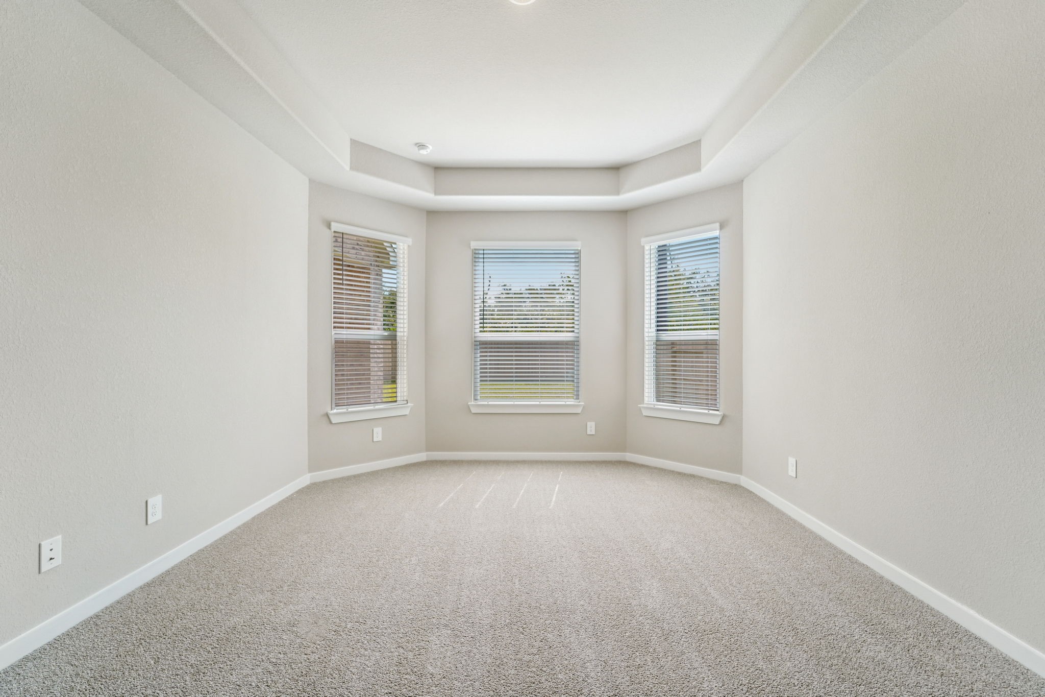 5718 Chamberlain Crossing Rosenberg, TX 77471 - Photo 27 of 41 Photo is not of the actual home, but is an inspirational photo of builder’s model home and may depict options, furnishings, and/or decorator features that are not included