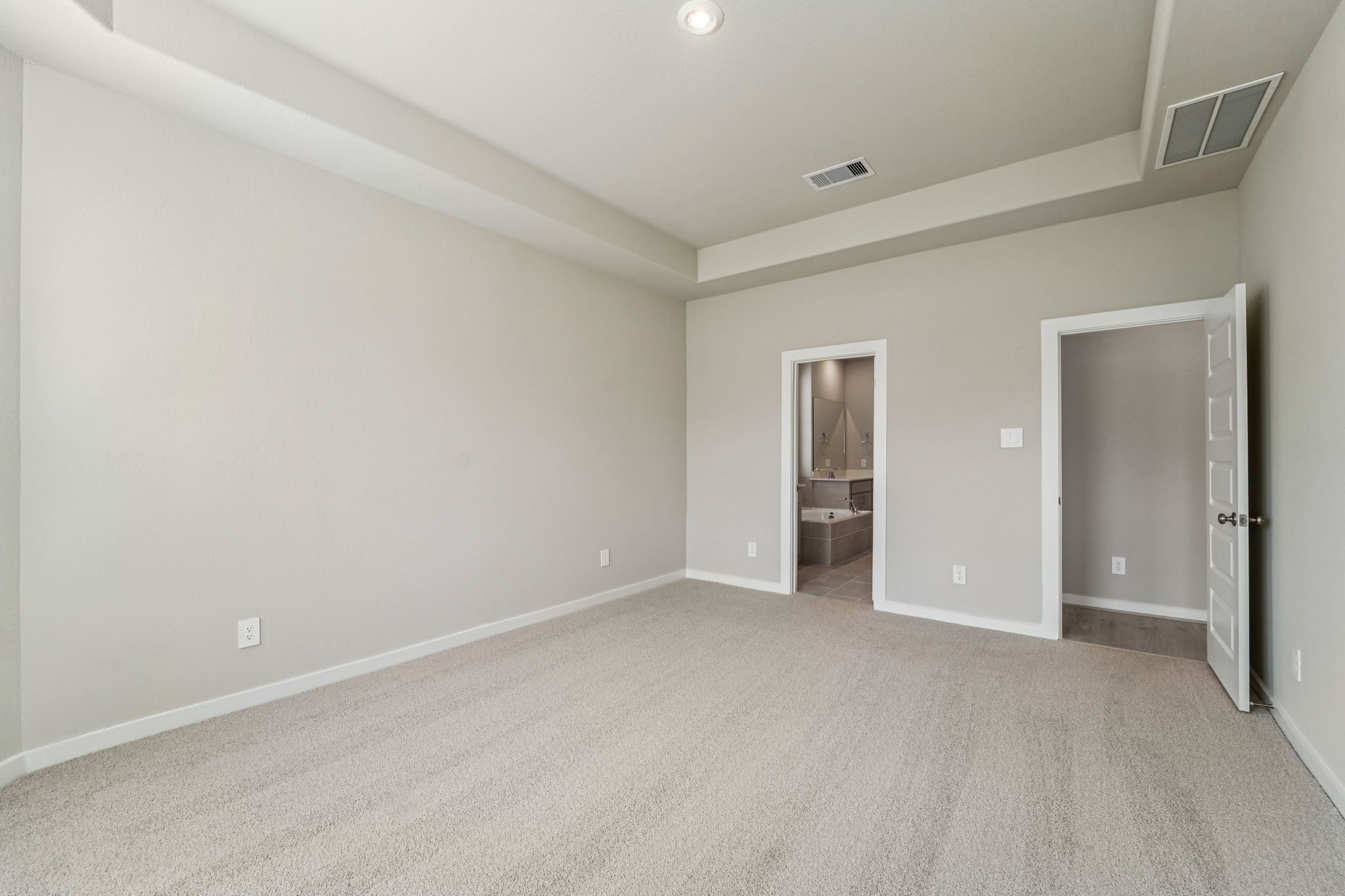 5718 Chamberlain Crossing Rosenberg, TX 77471 - Photo 29 of 41 Photo is not of the actual home, but is an inspirational photo of builder’s model home and may depict options, furnishings, and/or decorator features that are not included