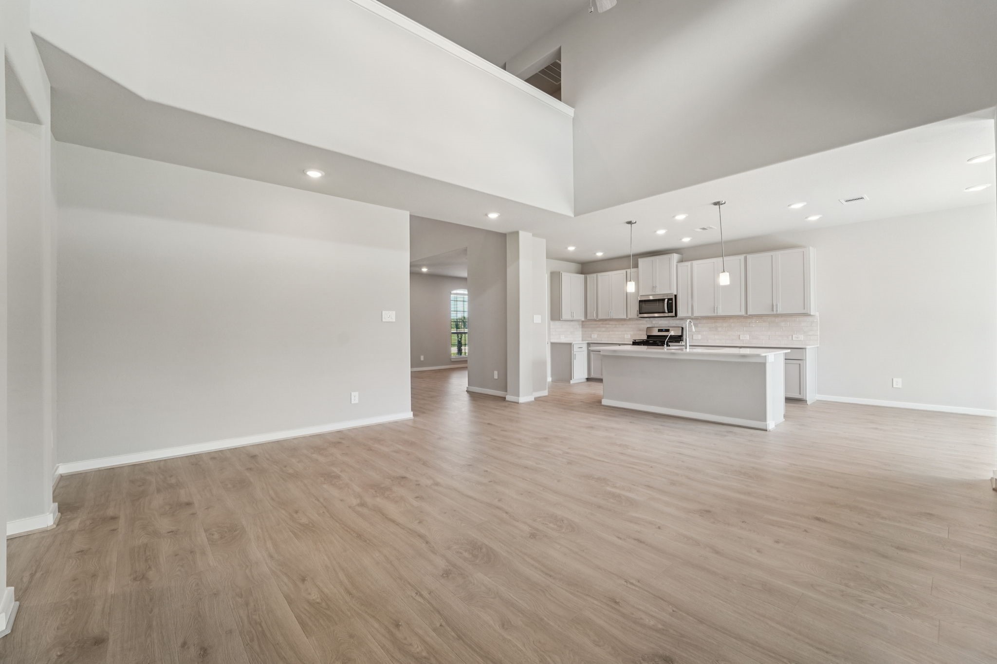 5718 Chamberlain Crossing Rosenberg, TX 77471 - Photo 8 of 41 Photo is not of the actual home, but is an inspirational photo of builder’s model home and may depict options, furnishings, and/or decorator features that are not included