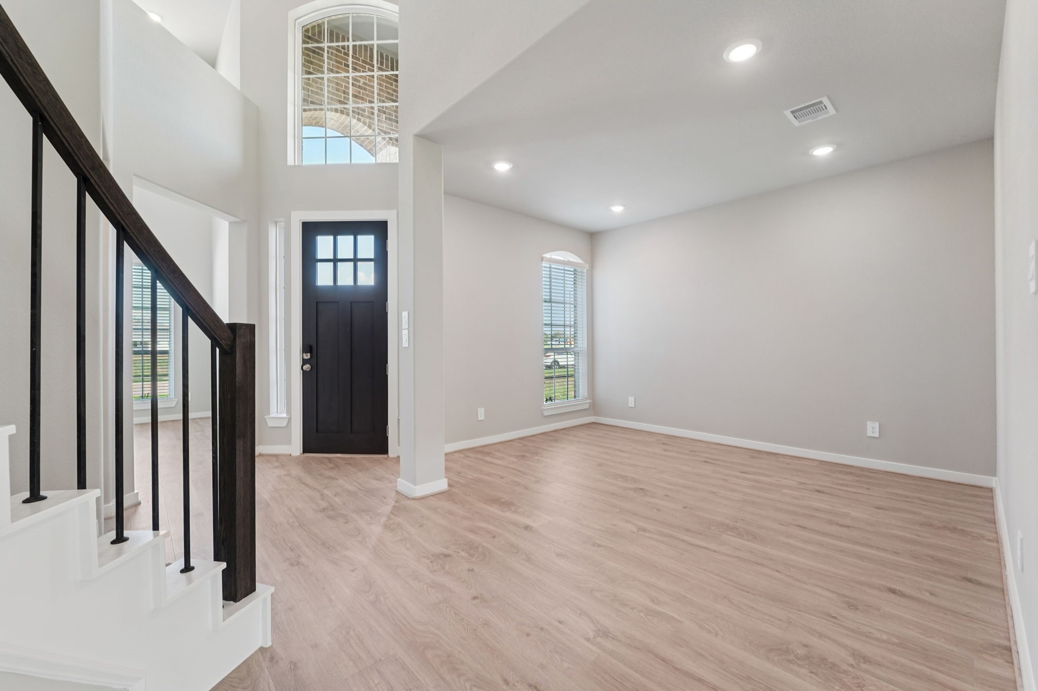 5718 Chamberlain Crossing Rosenberg, TX 77471 - Photo 9 of 41 Photo is not of the actual home, but is an inspirational photo of builder’s model home and may depict options, furnishings, and/or decorator features that are not included