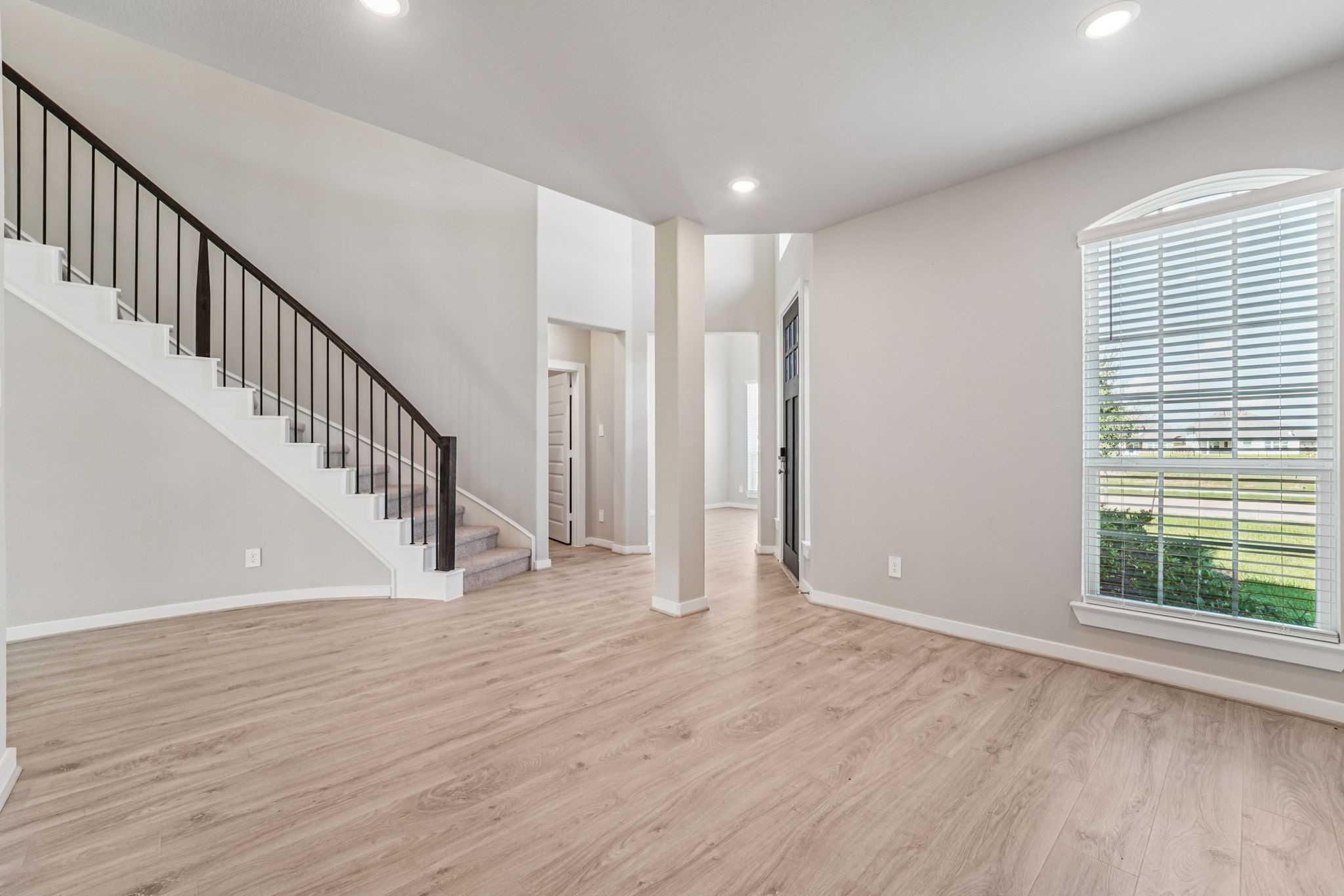 5718 Chamberlain Crossing Rosenberg, TX 77471 - Photo 10 of 41 Photo is not of the actual home, but is an inspirational photo of builder’s model home and may depict options, furnishings, and/or decorator features that are not included