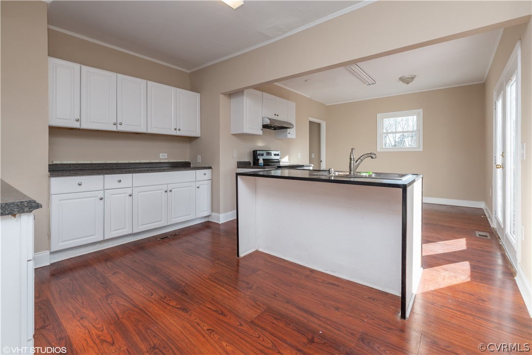 8329 Peaks Road Hanover, VA 23069 - Photo 6 of 25 a kitchen with stainless steel appliances granite countertop a sink dishwasher a refrigerator and white cabinets with wooden floor