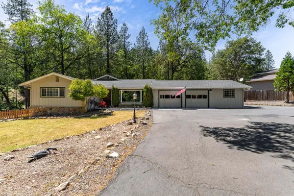 $559,000 | 370 Horseshoe Drive, Grants Pass, OR 97526