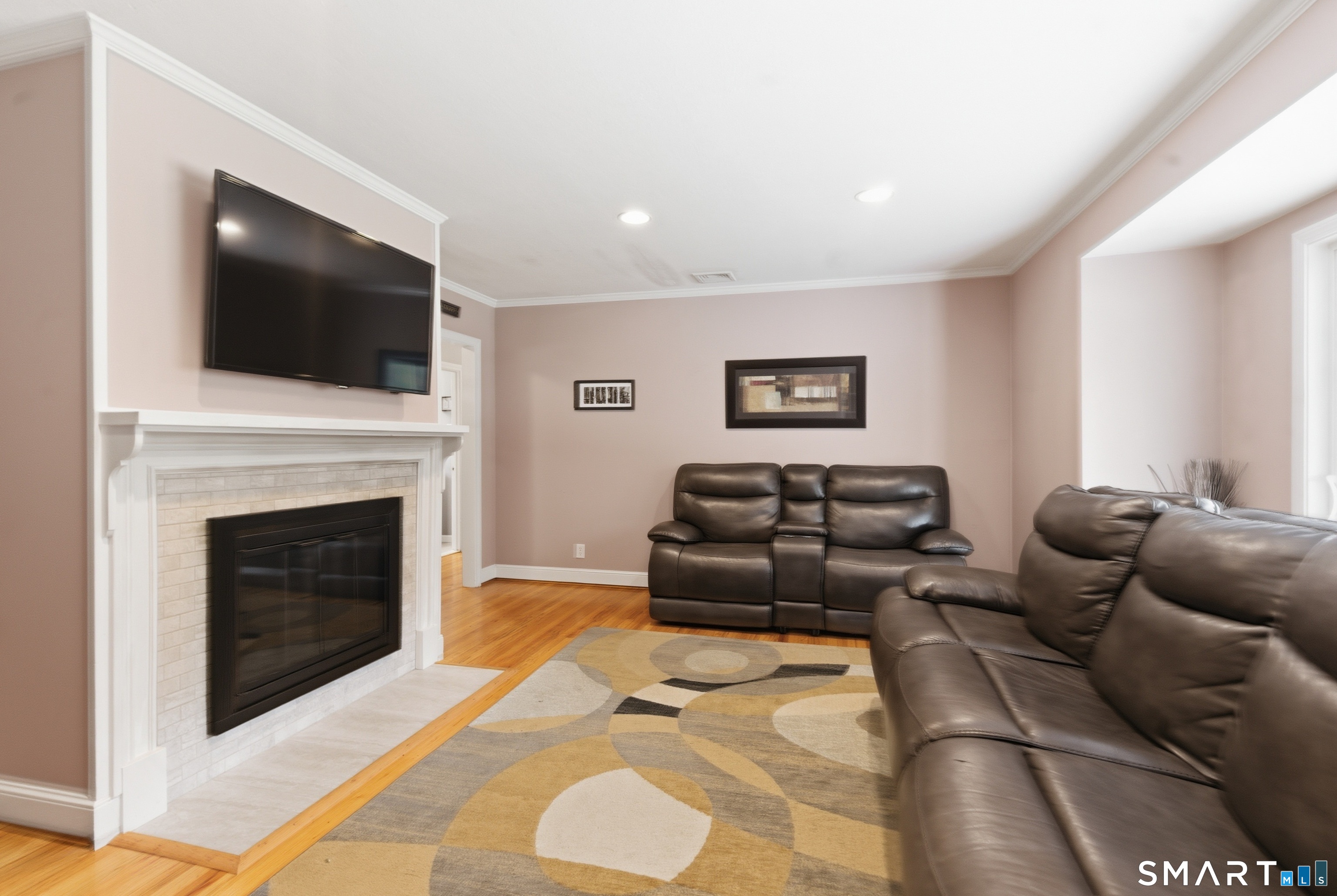 112 Brentwood Road Newington, CT 06111 - Photo 5 of 30