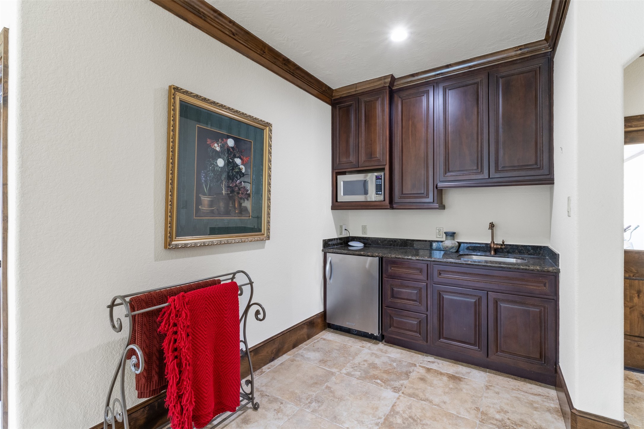 19216 Fm 442 Road Needville, TX 77461 - Photo 41 of 50 1st Floor Wet bar by BDRM 2&3