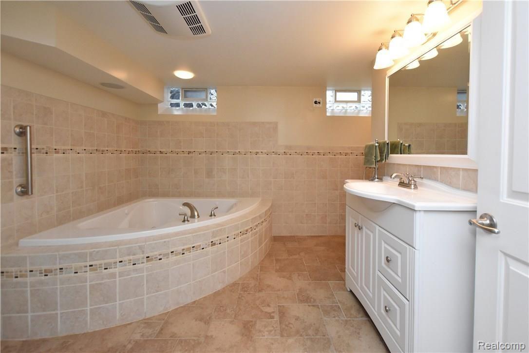 3903 Amherst Road Royal Oak, MI 48073 - Photo 43 of 48 Amherst_61.JPG