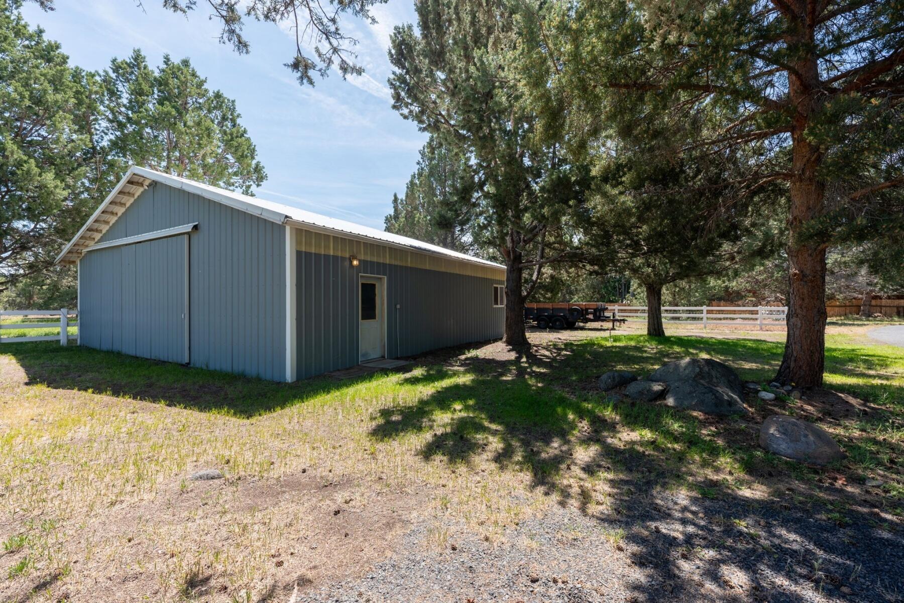 65130 Highland Road Bend, OR 97703 - Photo 31 of 50 36