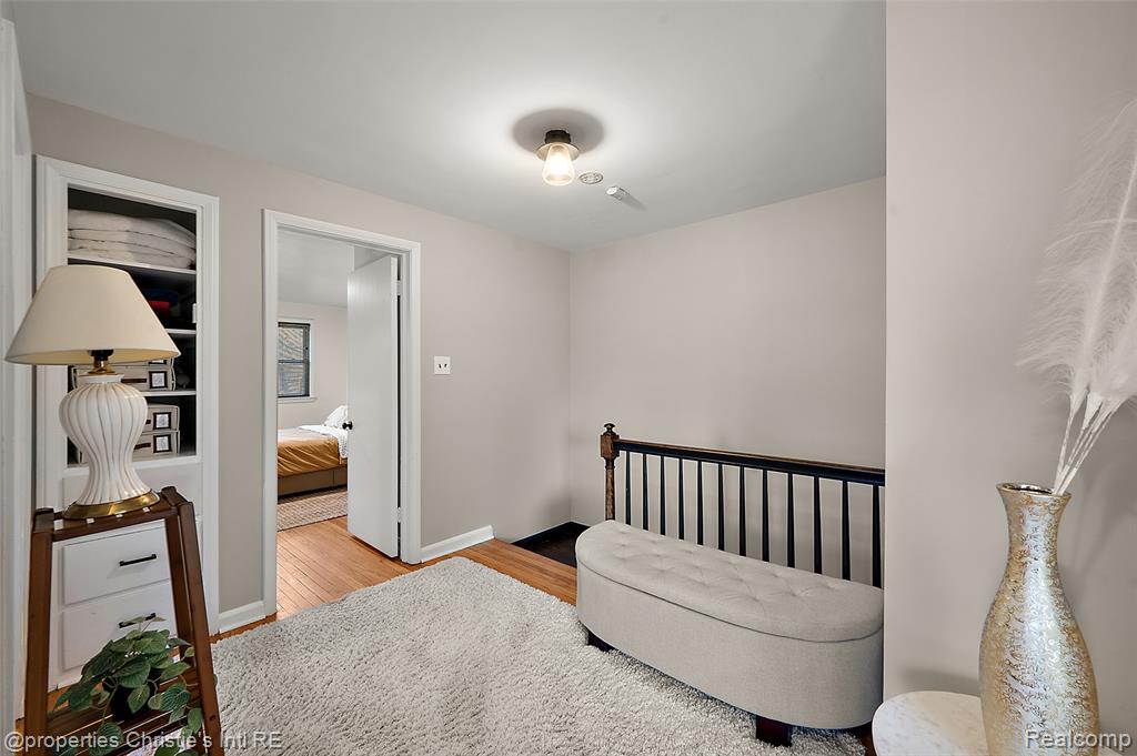 852 Harcourt Road Grosse Pointe, MI 48230 - Photo 25 of 48