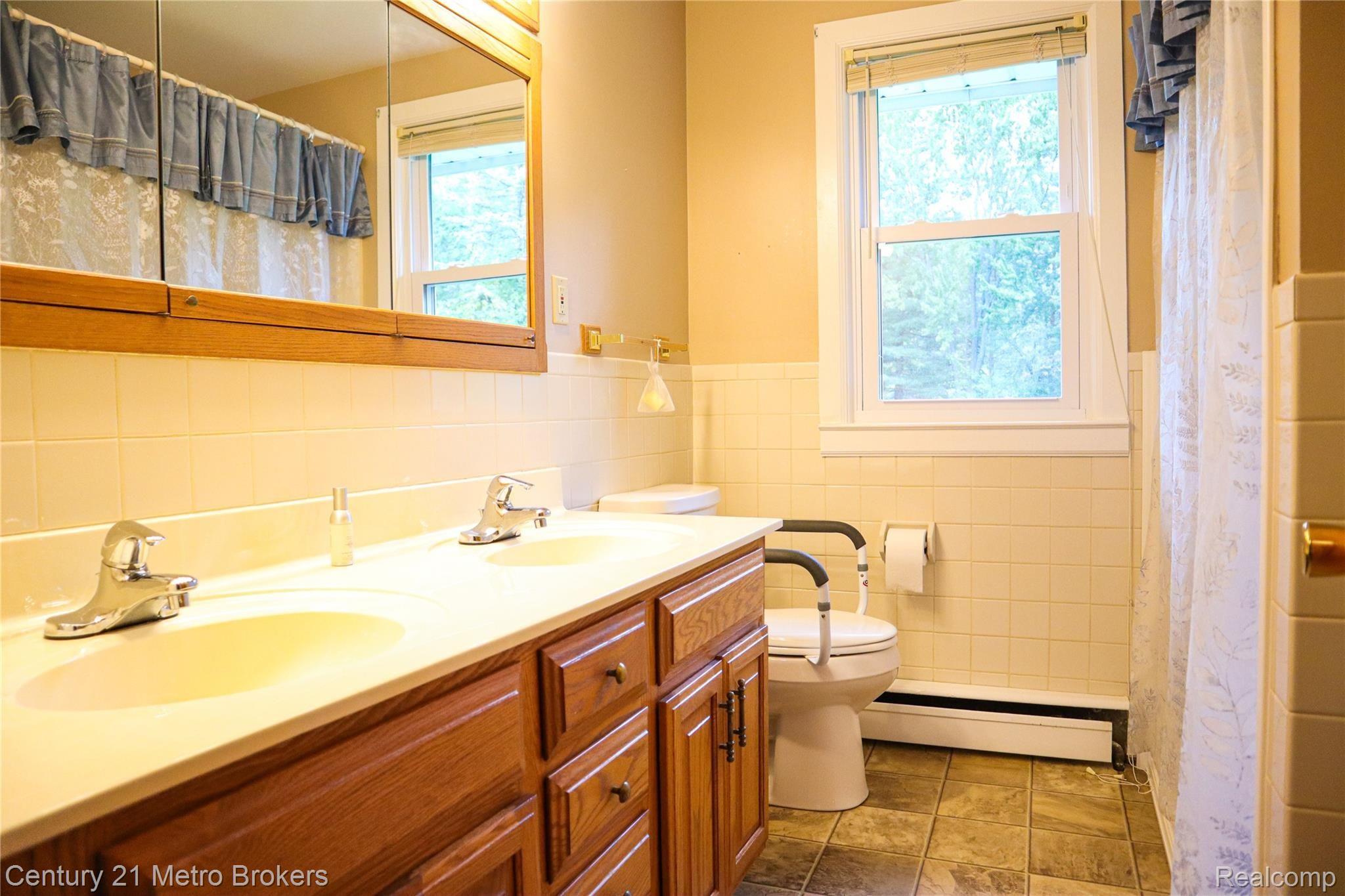 7338 Embury Road Grand Blanc, MI 48439 - Photo 24 of 43 IMG_0024.jpg