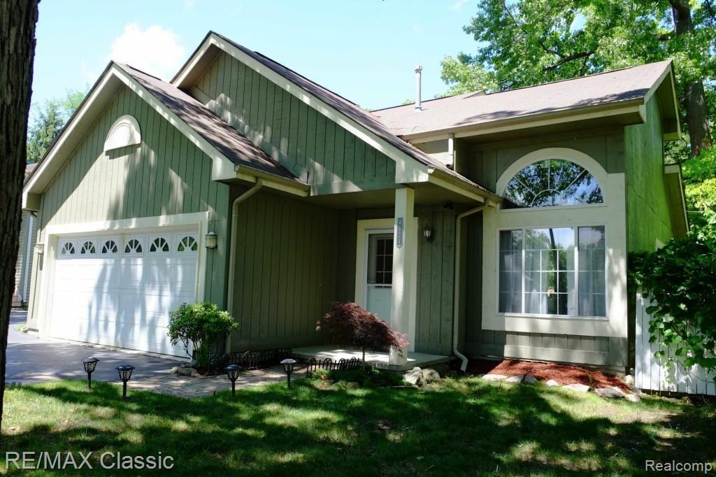 4124 Cass Elizabeth Road Waterford, MI 48328 - Photo 3 of 28 Beautiful Front