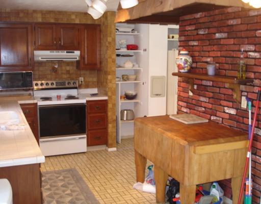 16 Fawn Ridge Drive McKees Rocks, PA 15136 - Photo 6 of 18 Kitchen.