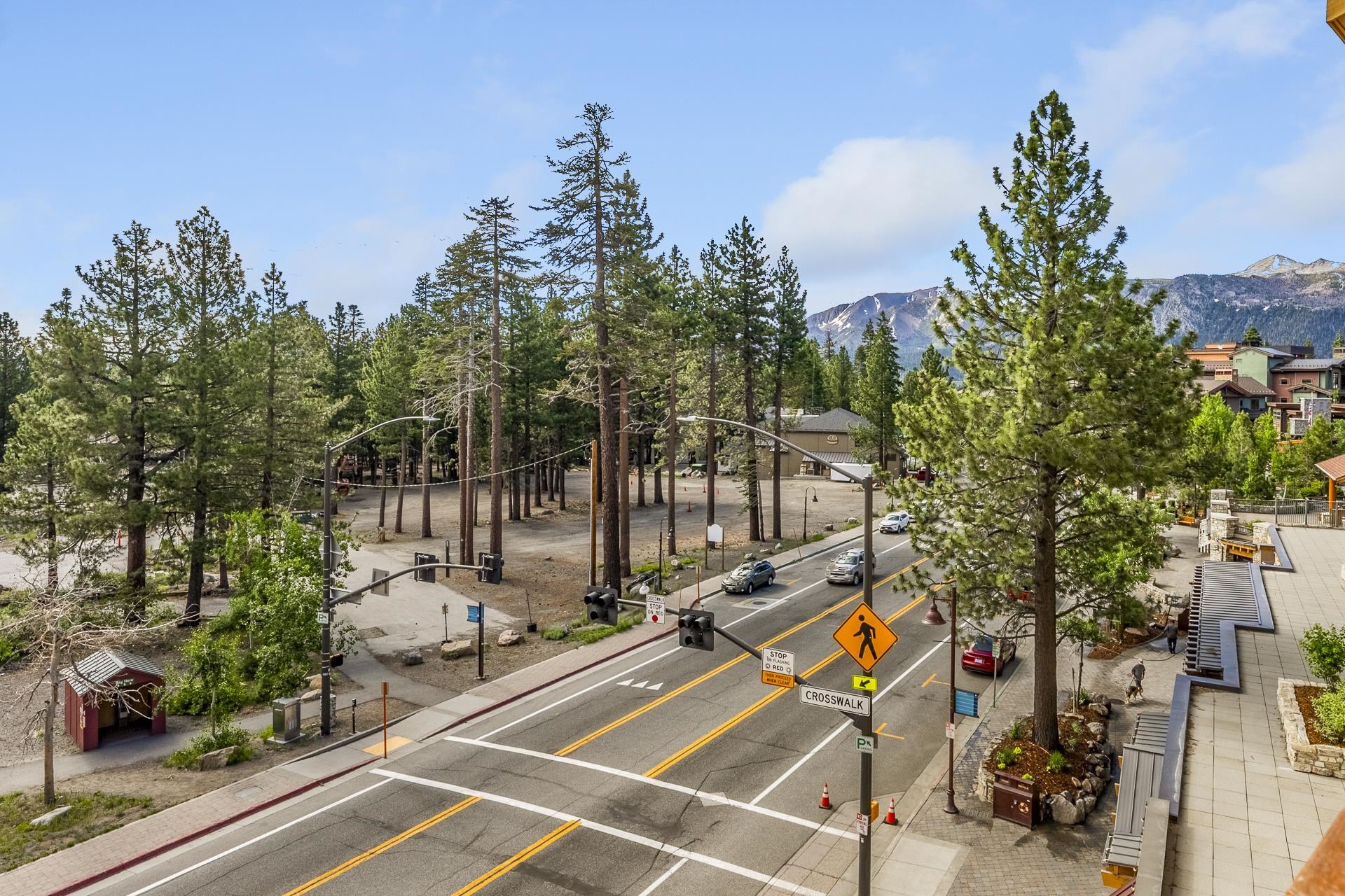 6201 Minaret Road, Unit 2311 Mammoth Lakes, CA 93546 - Photo 30 of 40 a view of a tennis court