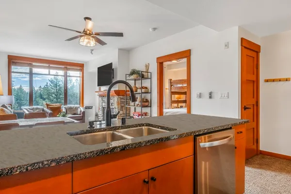 $1,049,000 | 6201 Minaret Road, Unit 2311, Mammoth Lakes, CA 93546