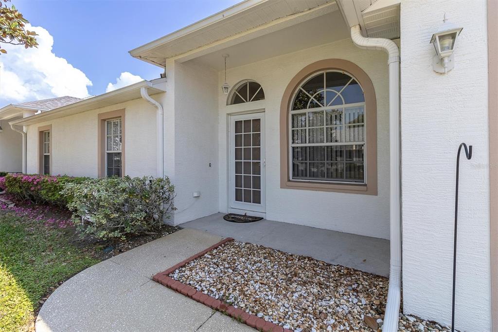 9242 Santa Monica Way New Port Richey, FL 34655 - Photo 2 of 32