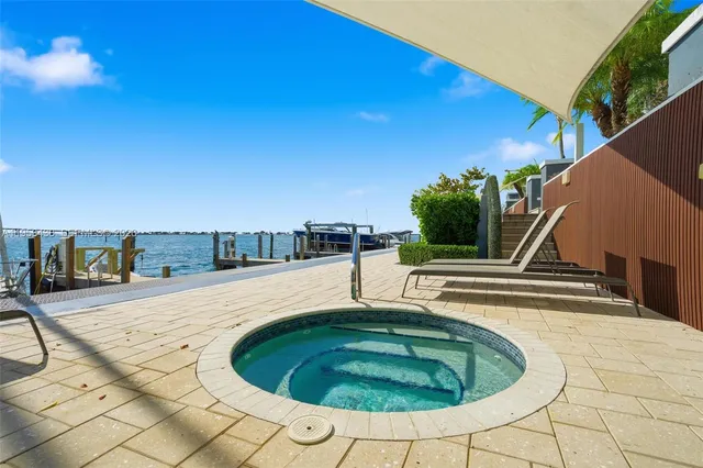 $3,190 | 200 Southeast 15th Road, Unit 11H, Miami, FL 33129