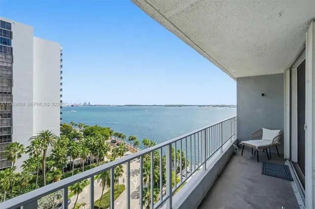 $3,190 | 200 Southeast 15th Road, Unit 11H, Miami, FL 33129