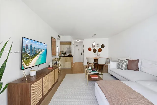 $3,190 | 200 Southeast 15th Road, Unit 11H, Miami, FL 33129