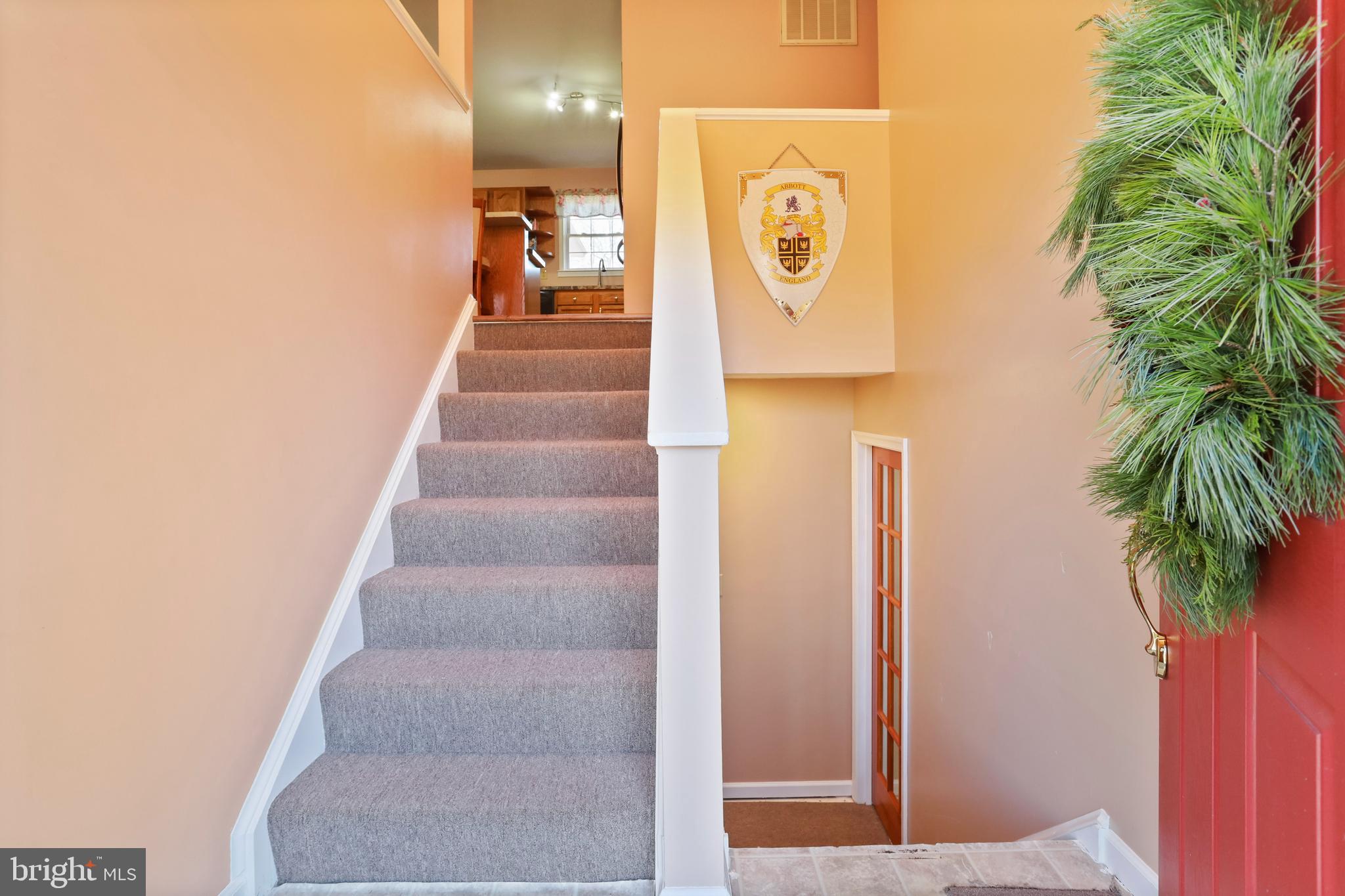 582 Ridgeview Road Gore, VA 22637 - Photo 3 of 47 Entrance - Foyer