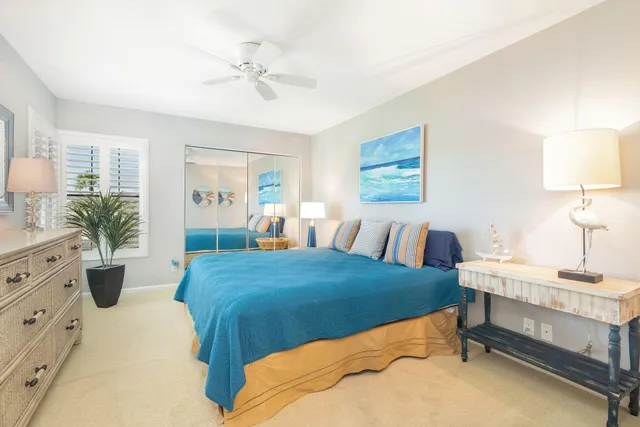 a view of a house with swimming pool outdoor seating