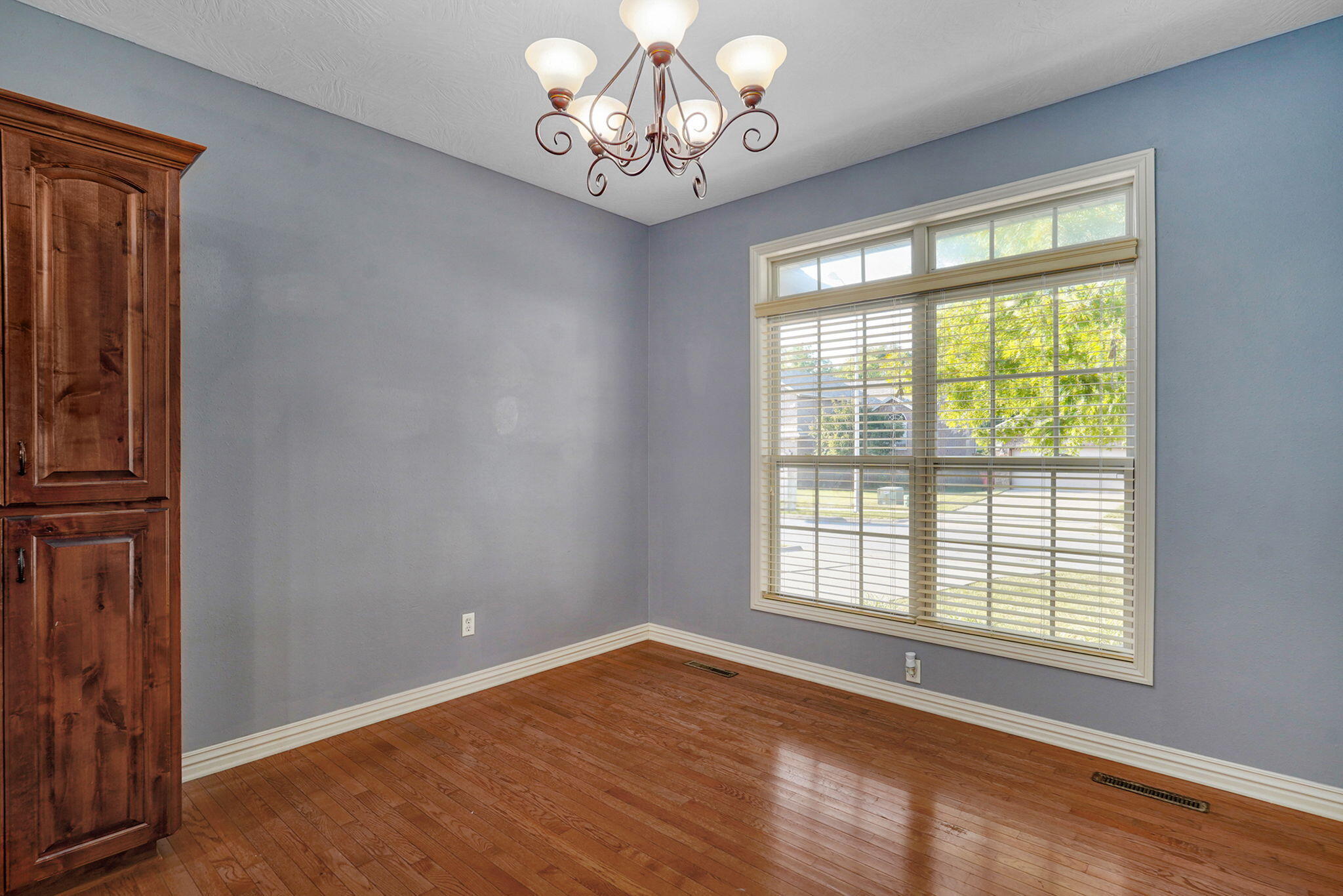 3192 West Melbourne Street Springfield, MO 65810 - Photo 13 of 28 3192 W Melbourne St-18