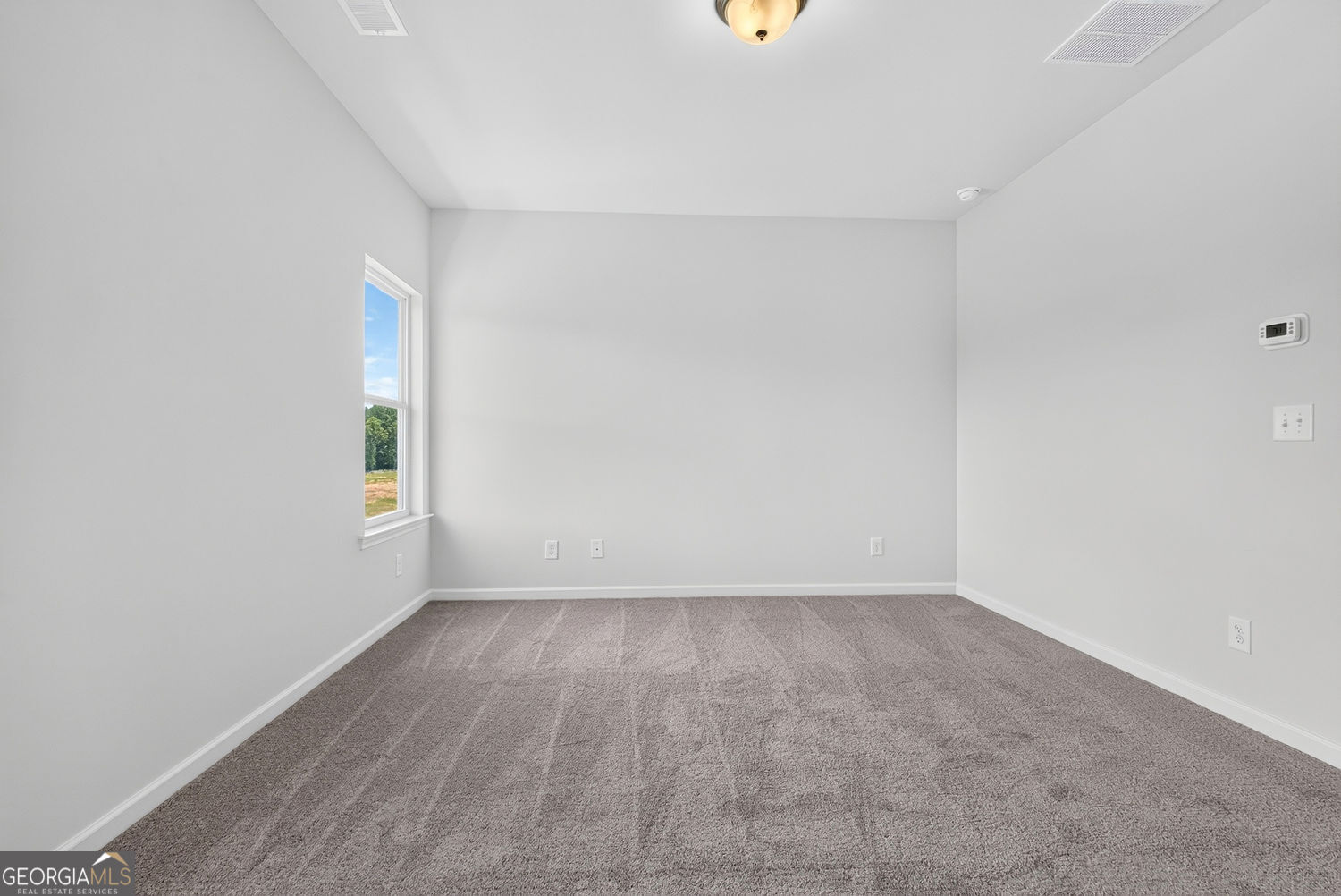 155 Oconee Road, Unit 252 Cartersville, GA 30120 - Photo 21 of 39 an empty room with a window