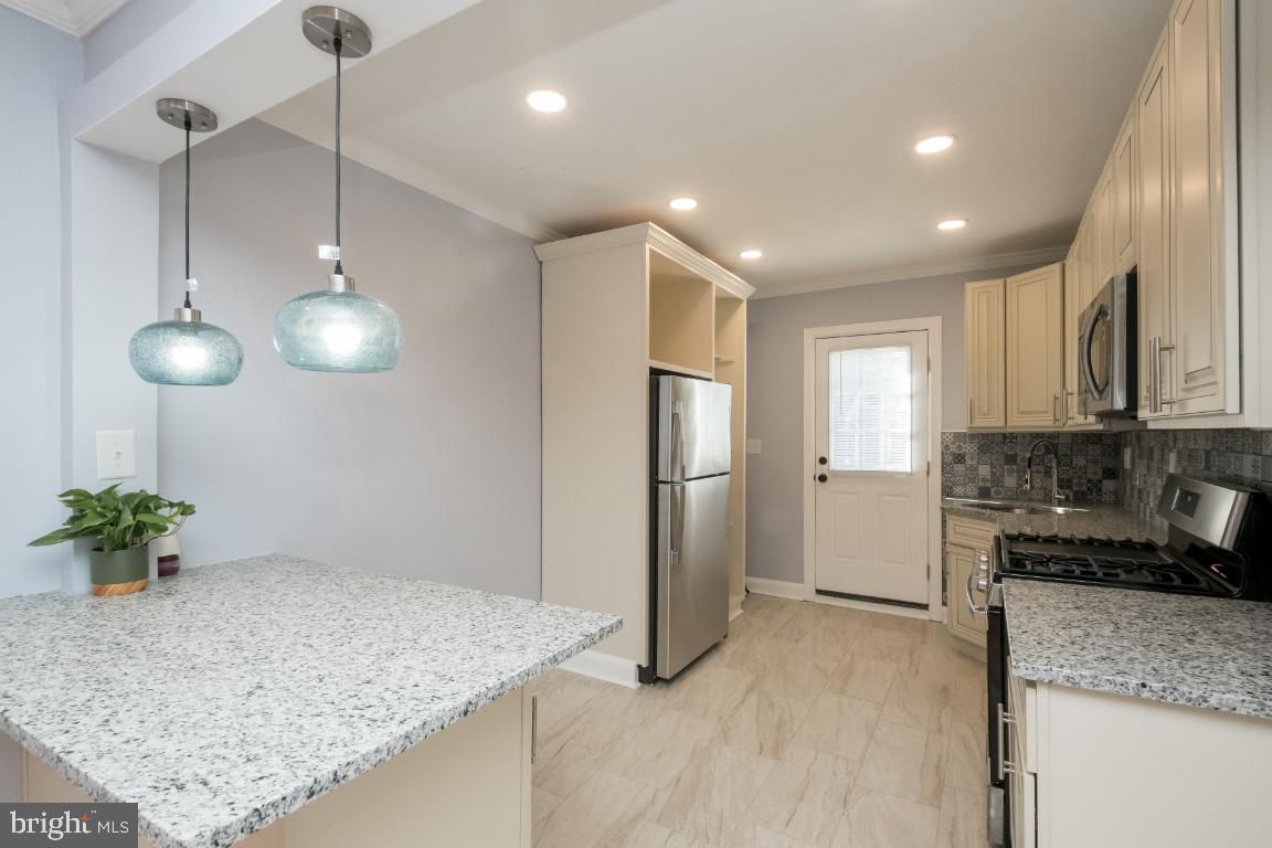 4107 Granite Road Baltimore, MD 21206 - Photo 8 of 26 New Light Fixtures and Granite Countertops