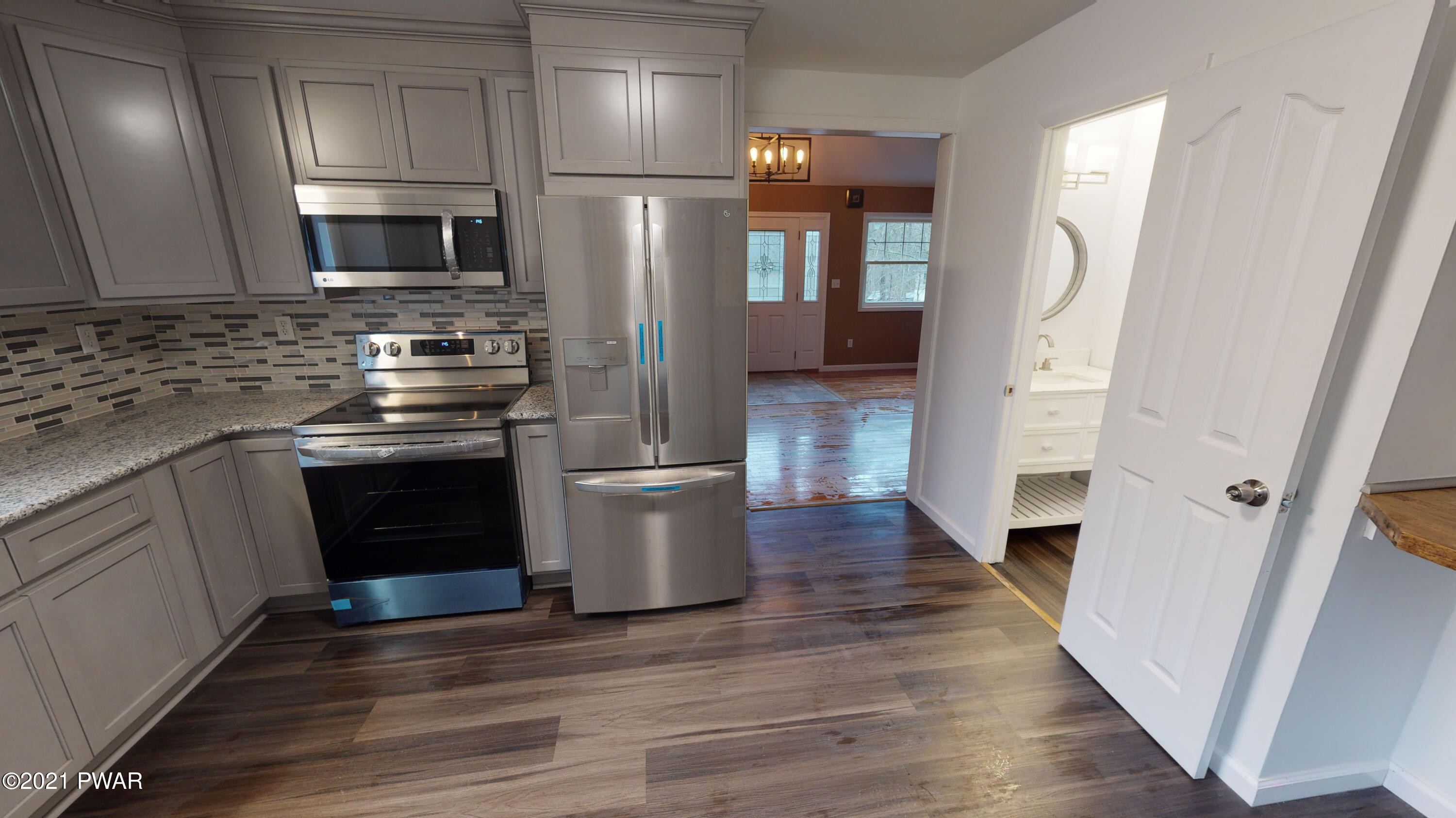 105 Rim Court Milford, PA 18337 - Photo 6 of 31 105-Rim-Ct-12292021_095153