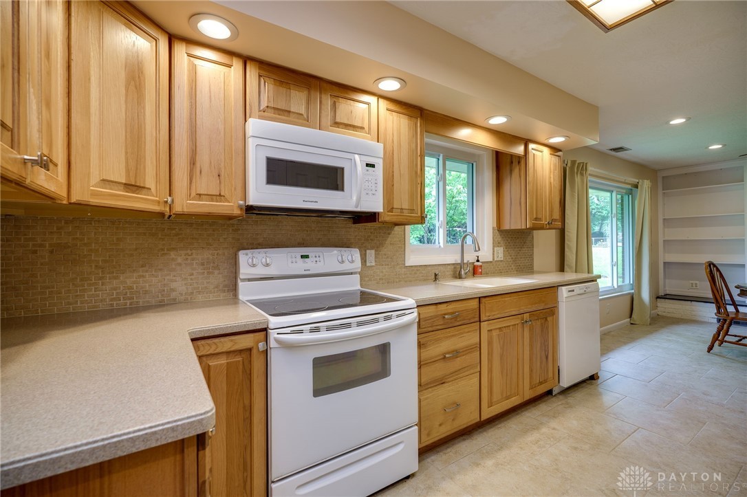 4424 Appleton Place Kettering, OH 45440 - Photo 12 of 32