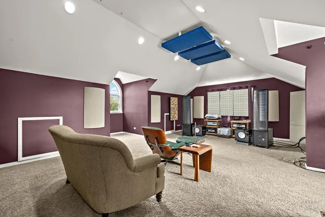 $1,200,000 | 15309 Kishwaukee Valley Road, Woodstock, IL 60098