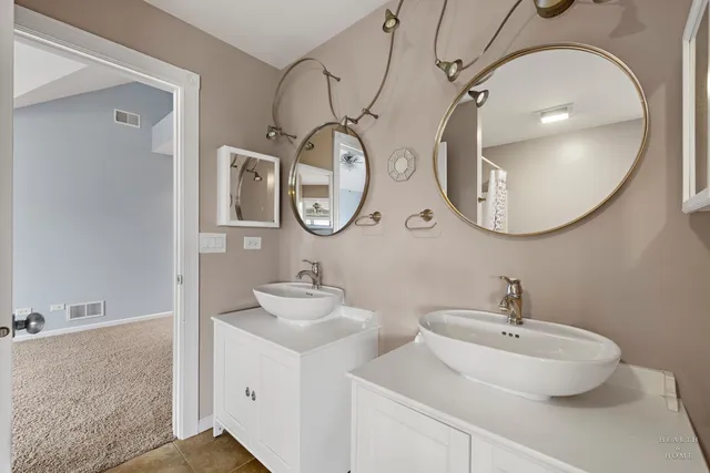 $1,200,000 | 15309 Kishwaukee Valley Road, Woodstock, IL 60098