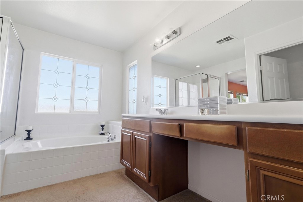 3609 Pyramid Trail Perris, CA 92570 - Photo 27 of 40 a bathroom with a bathtub and a sink