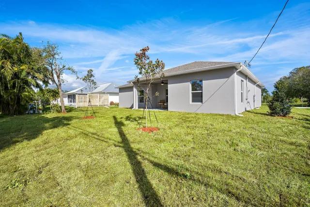 $405,000 | 418 Easy Street, Sebastian, FL 32958