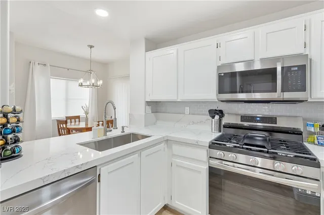 $1,950 | 8501 West University Avenue, Unit 1006, Las Vegas, NV 89147