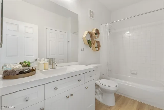 $1,950 | 8501 West University Avenue, Unit 1006, Las Vegas, NV 89147