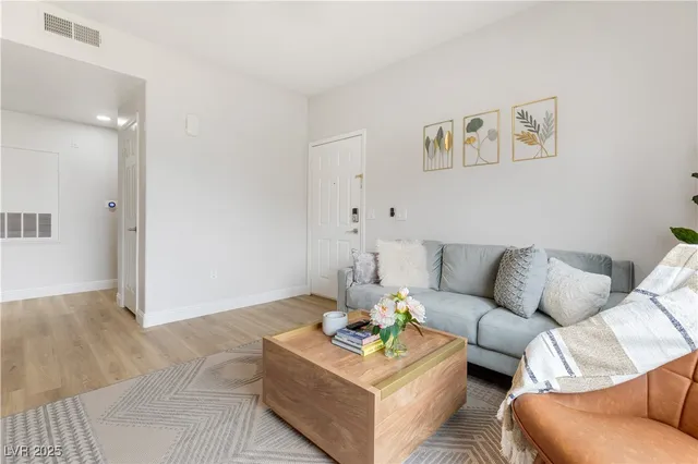 $1,950 | 8501 West University Avenue, Unit 1006, Las Vegas, NV 89147