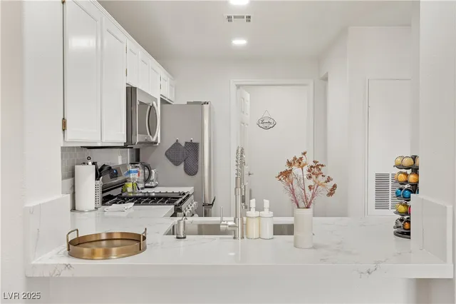 $1,950 | 8501 West University Avenue, Unit 1006, Las Vegas, NV 89147