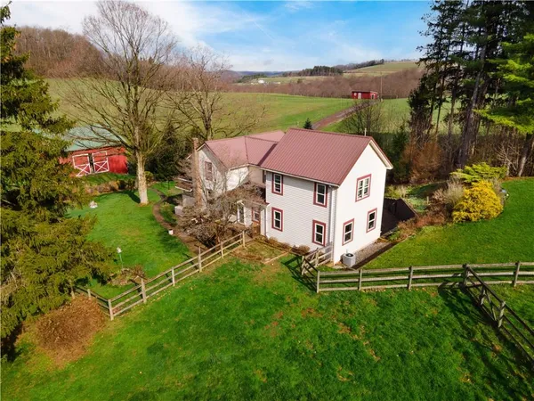 $899,900 | 2420 Angus Road, Kittanning, PA 16201