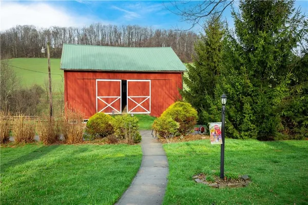 $899,900 | 2420 Angus Road, Kittanning, PA 16201