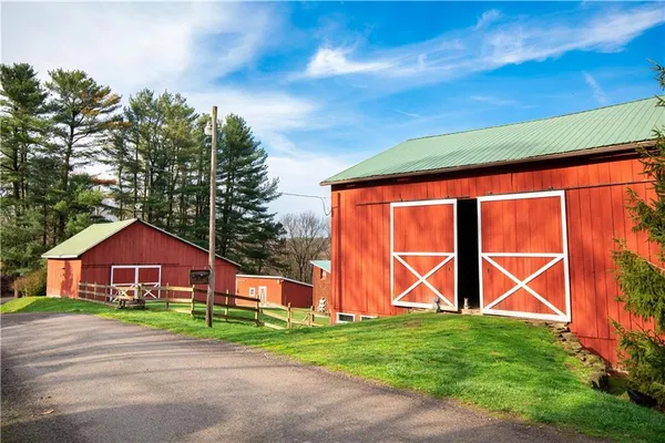 $899,900 | 2420 Angus Road, Kittanning, PA 16201