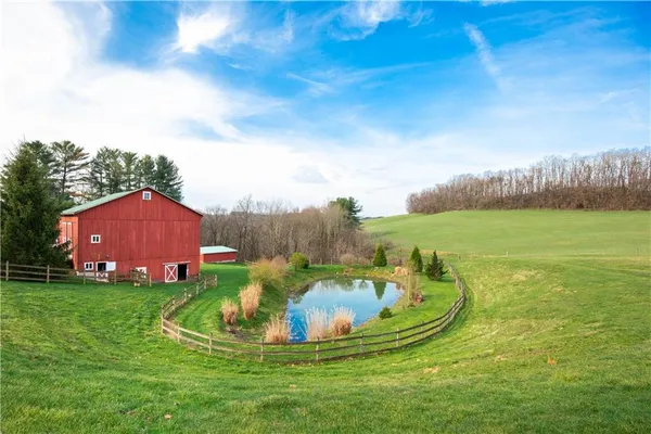 $899,900 | 2420 Angus Road, Kittanning, PA 16201